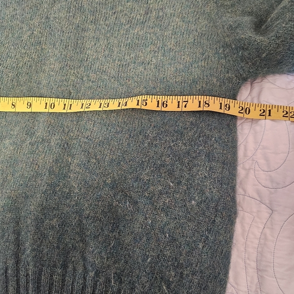 Woolrich Vintage Green Pure Wool Men's Crewneck Sweater Size Medium/Large *Hole - Picture 6 of 9
